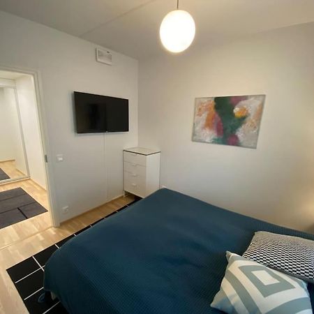 Modern Two Bedroom Apartment Near Helsinki Airport Vantaa Bagian luar foto