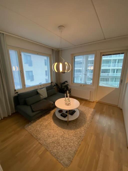 Modern Two Bedroom Apartment Near Helsinki Airport Vantaa Bagian luar foto