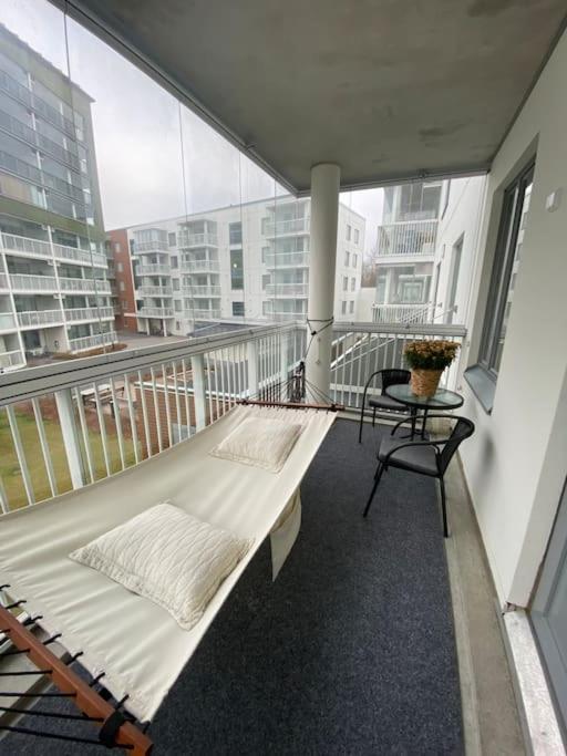 Modern Two Bedroom Apartment Near Helsinki Airport Vantaa Bagian luar foto