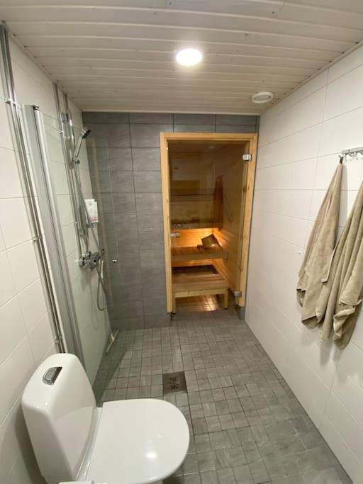 Modern Two Bedroom Apartment Near Helsinki Airport Vantaa Bagian luar foto